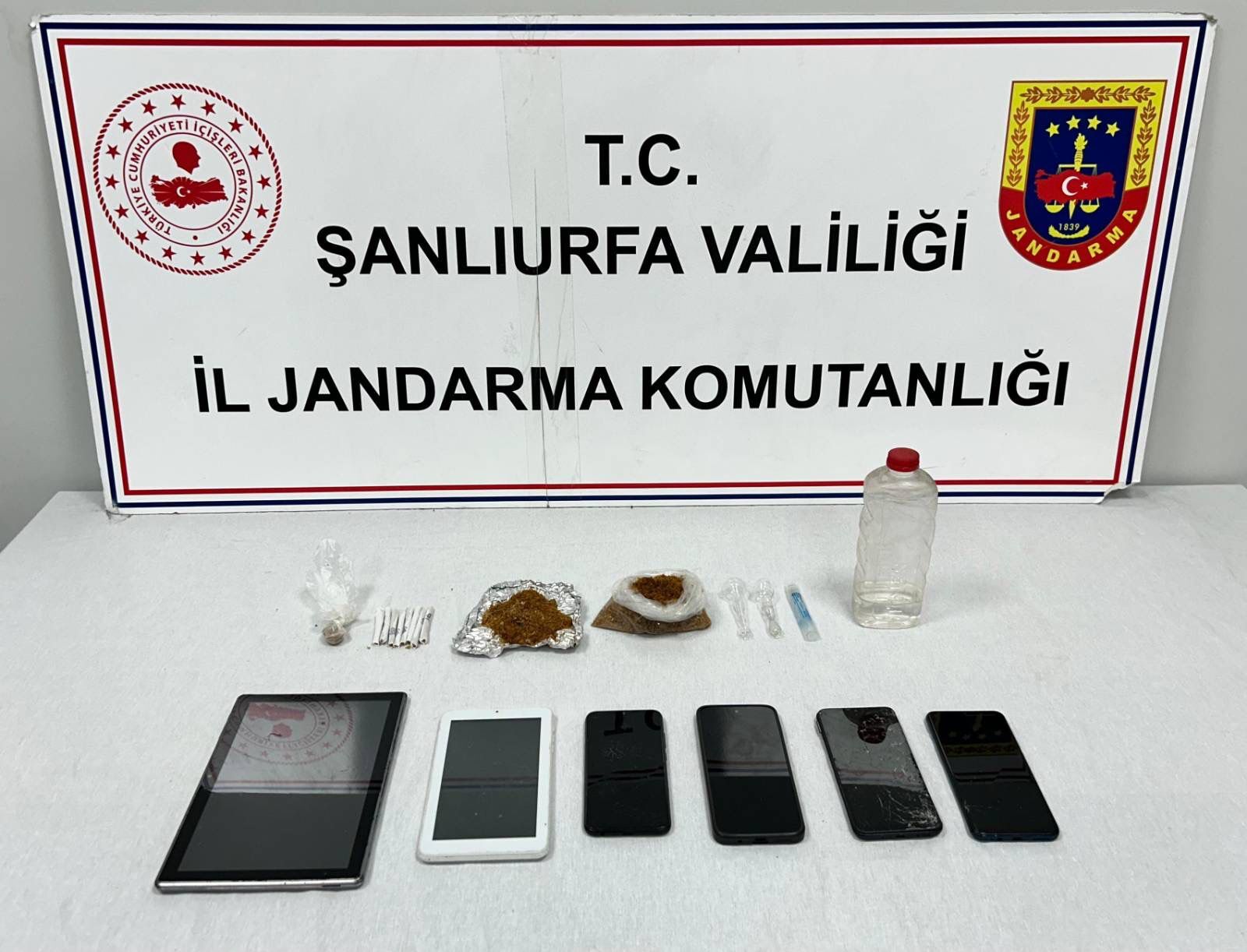 3 Şüpheli̇ Gözaltina Alindi