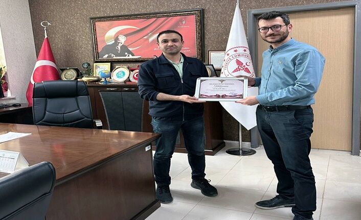 Akçakale Devlet Hastanesi’nin Kahramanı Ufuk Taşcı Ödüllendirildi (2)