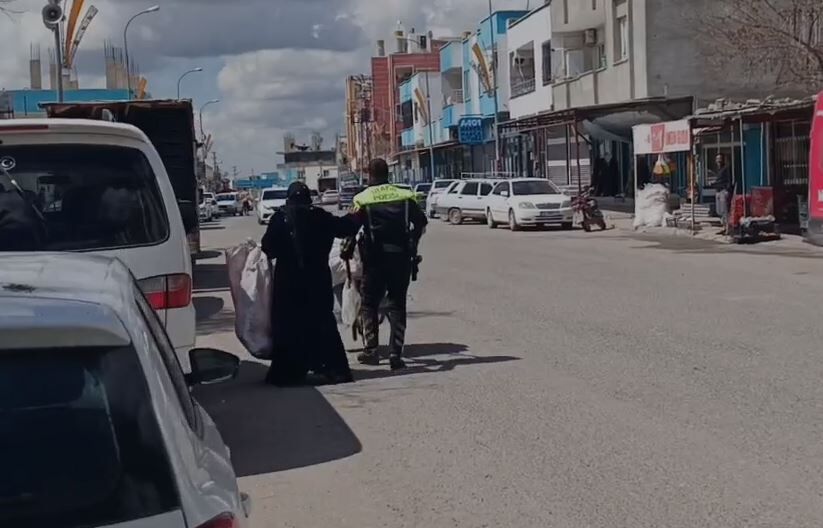 Akçakale’de Yaşlı Kadının İmdadına Trafik Polisi Koştu (4)