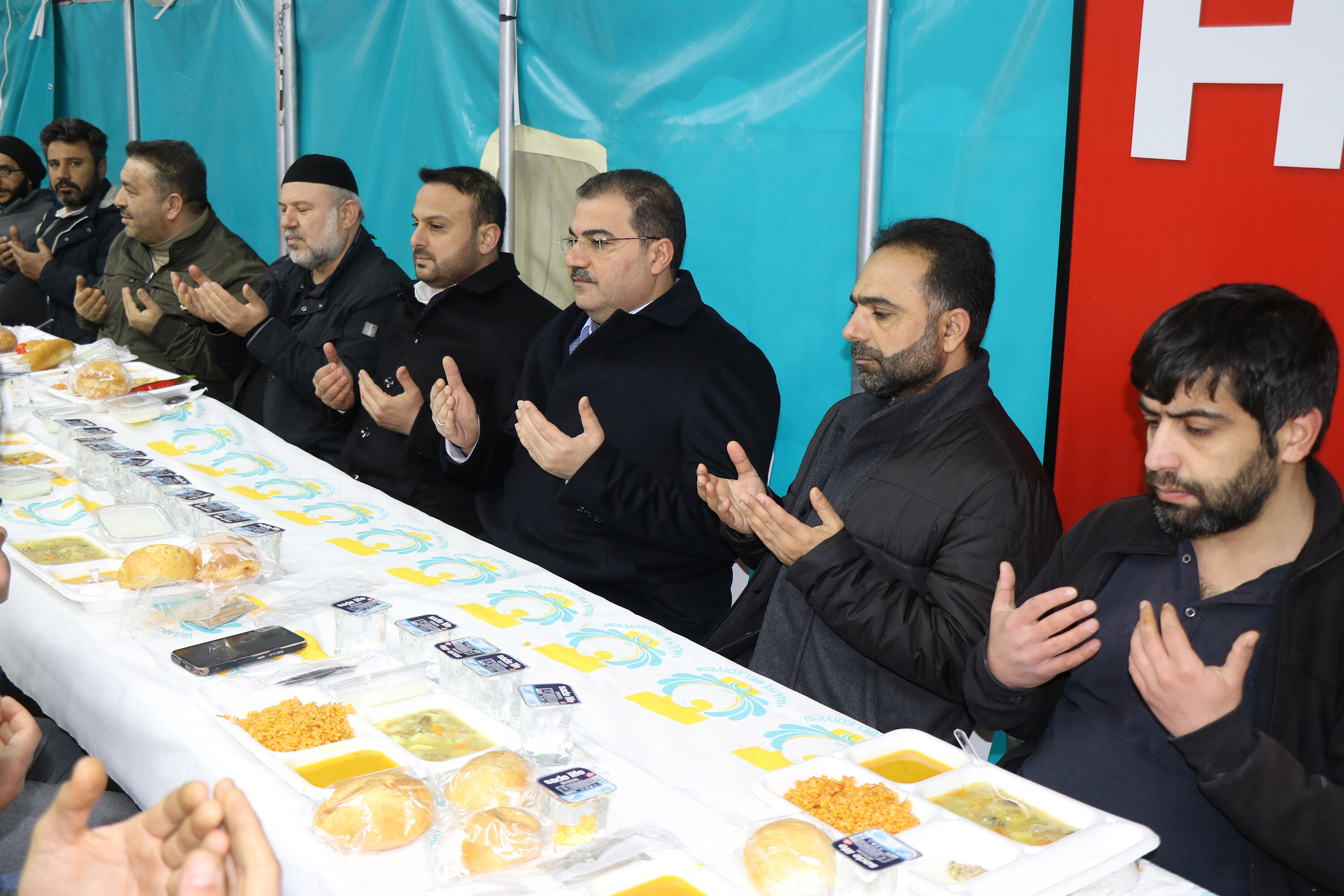 Başkan Canpolat Ve Bağmanci, İftar Sofrasinda Vatandaşlarla Buluştu (3)