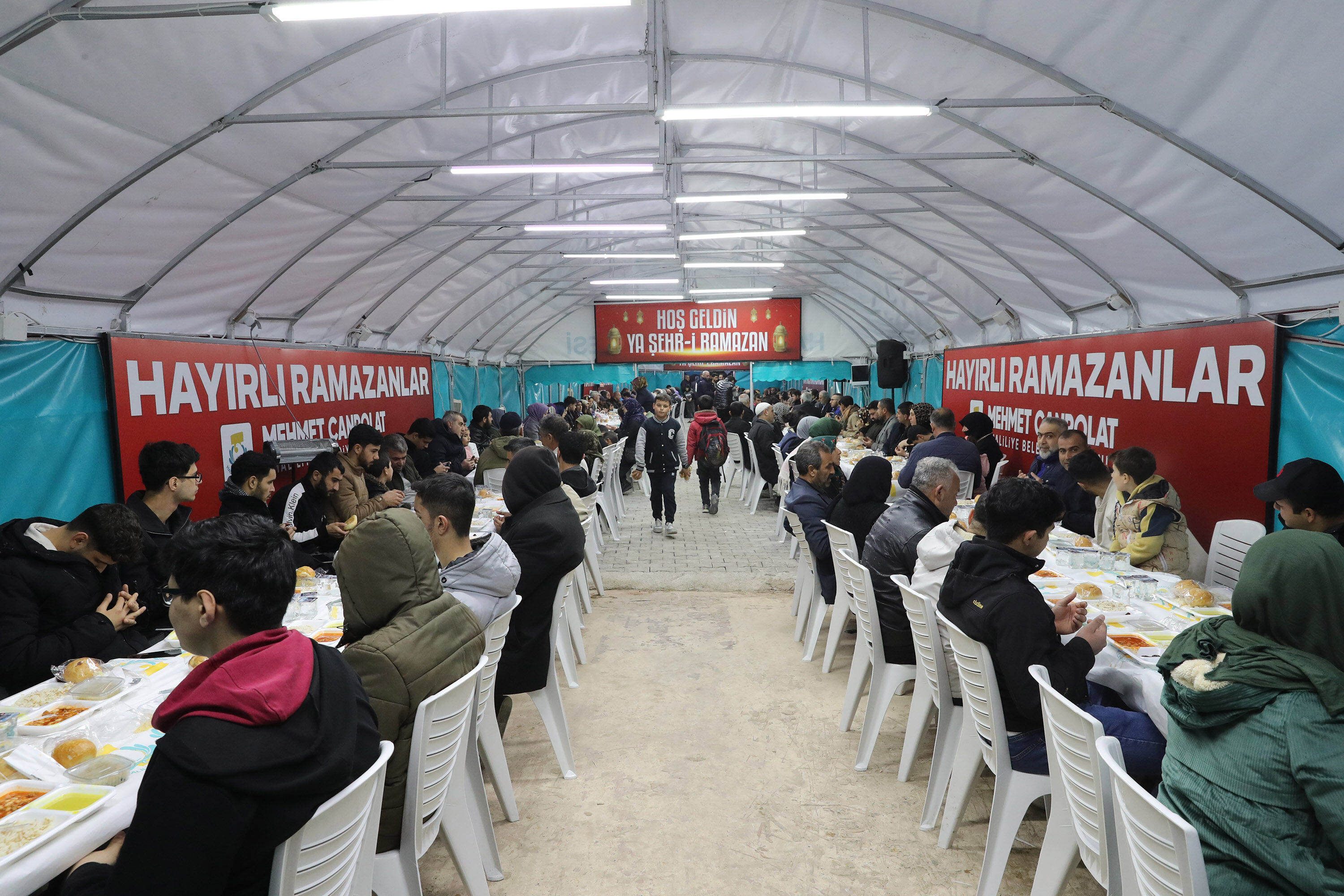 Başkan Canpolat Ve Veki̇l Yazmaci, İftar Sofrasinda Vatandaşlarla Buluştu (6)