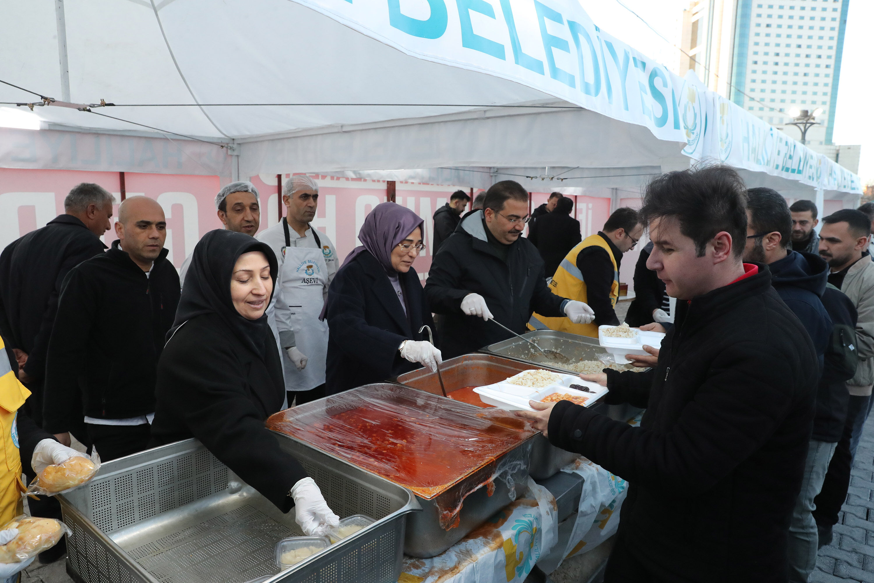 Başkan Canpolat Ve Veki̇l Yazmaci, İftar Sofrasinda Vatandaşlarla Buluştu