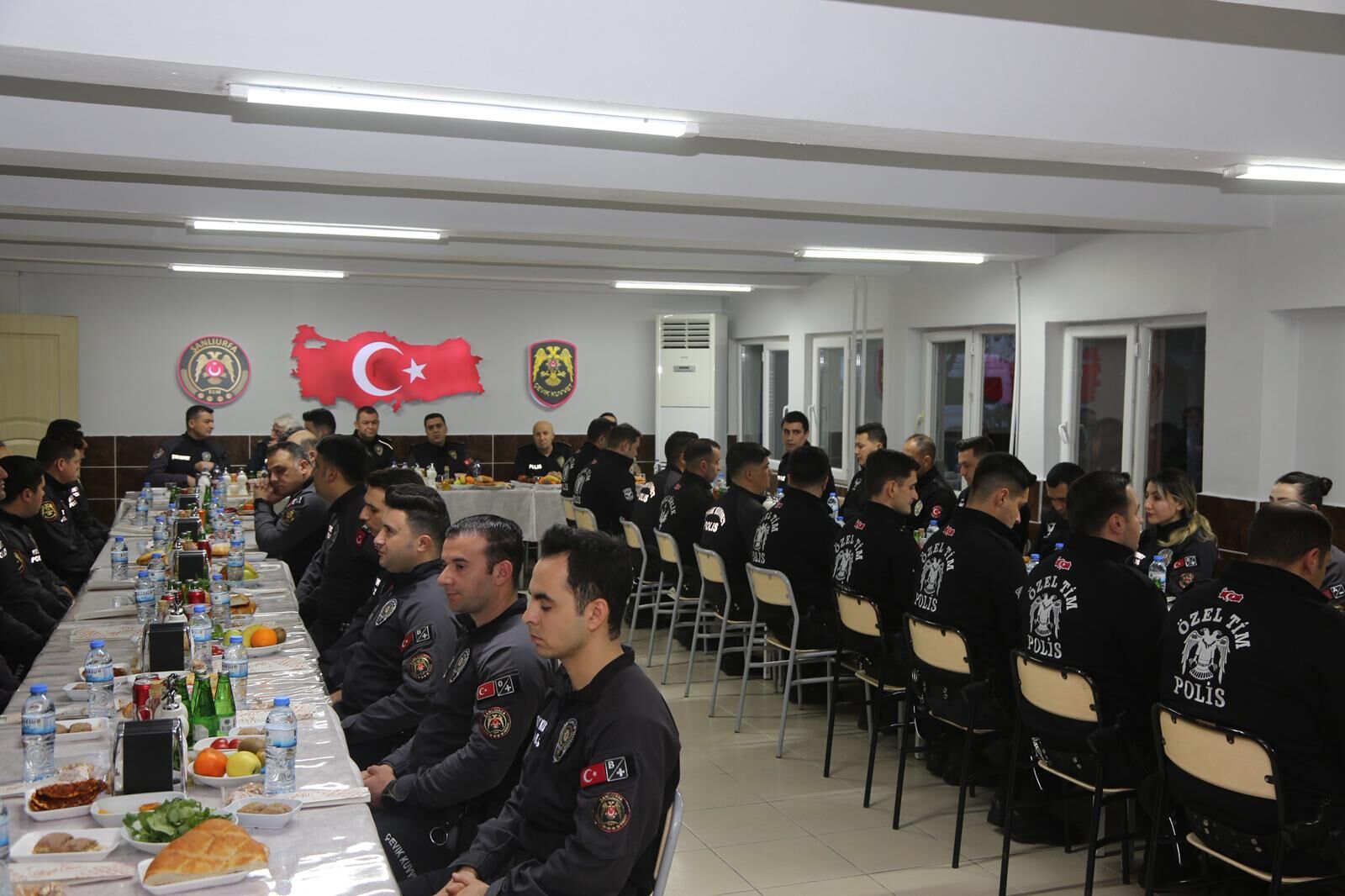 Emniyet Müdürü Atilla Aksoy, Çevik Kuvvet Personeliyle İftarda Bir Araya Geldi (2)