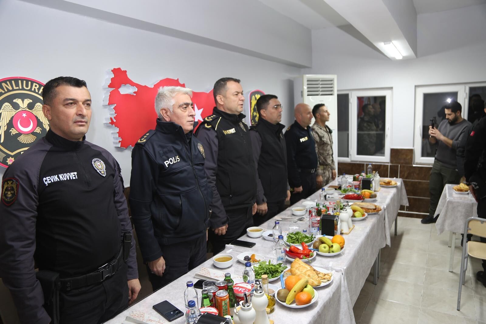 Emniyet Müdürü Atilla Aksoy, Çevik Kuvvet Personeliyle İftarda Bir Araya Geldi (3)