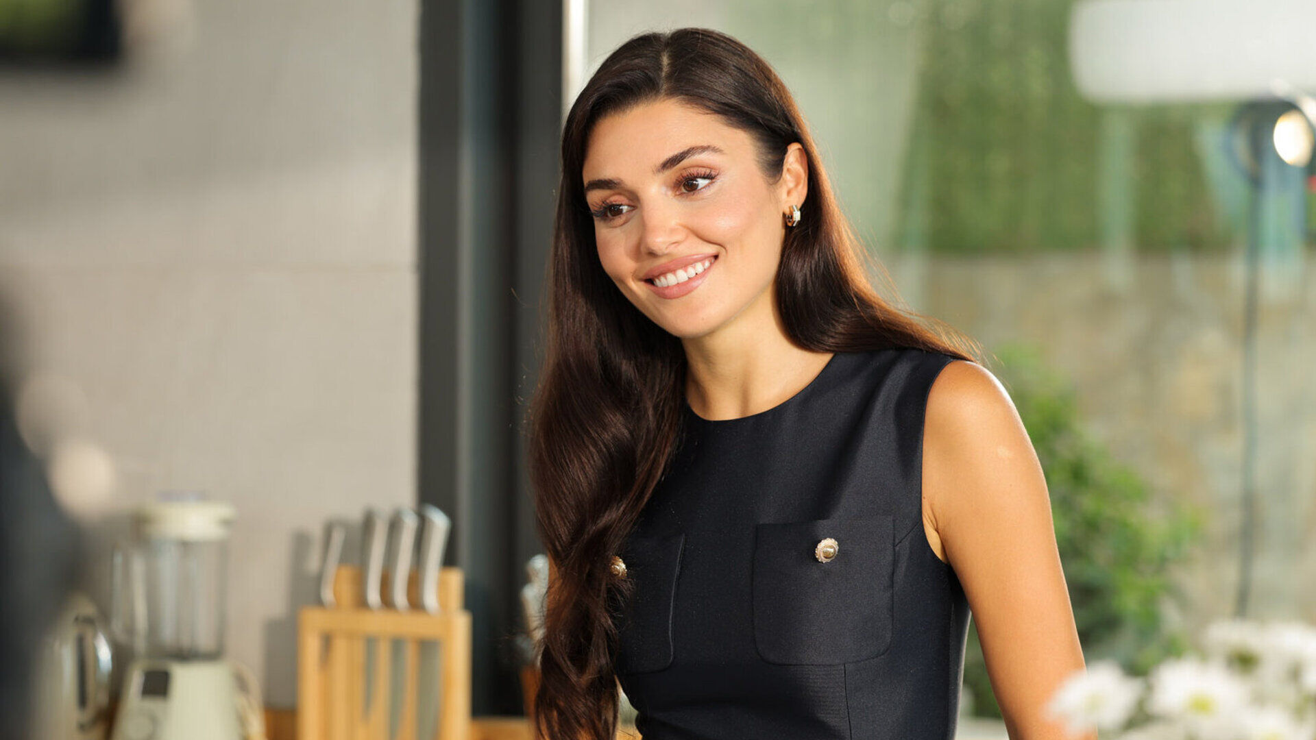 Hande Erçel 1