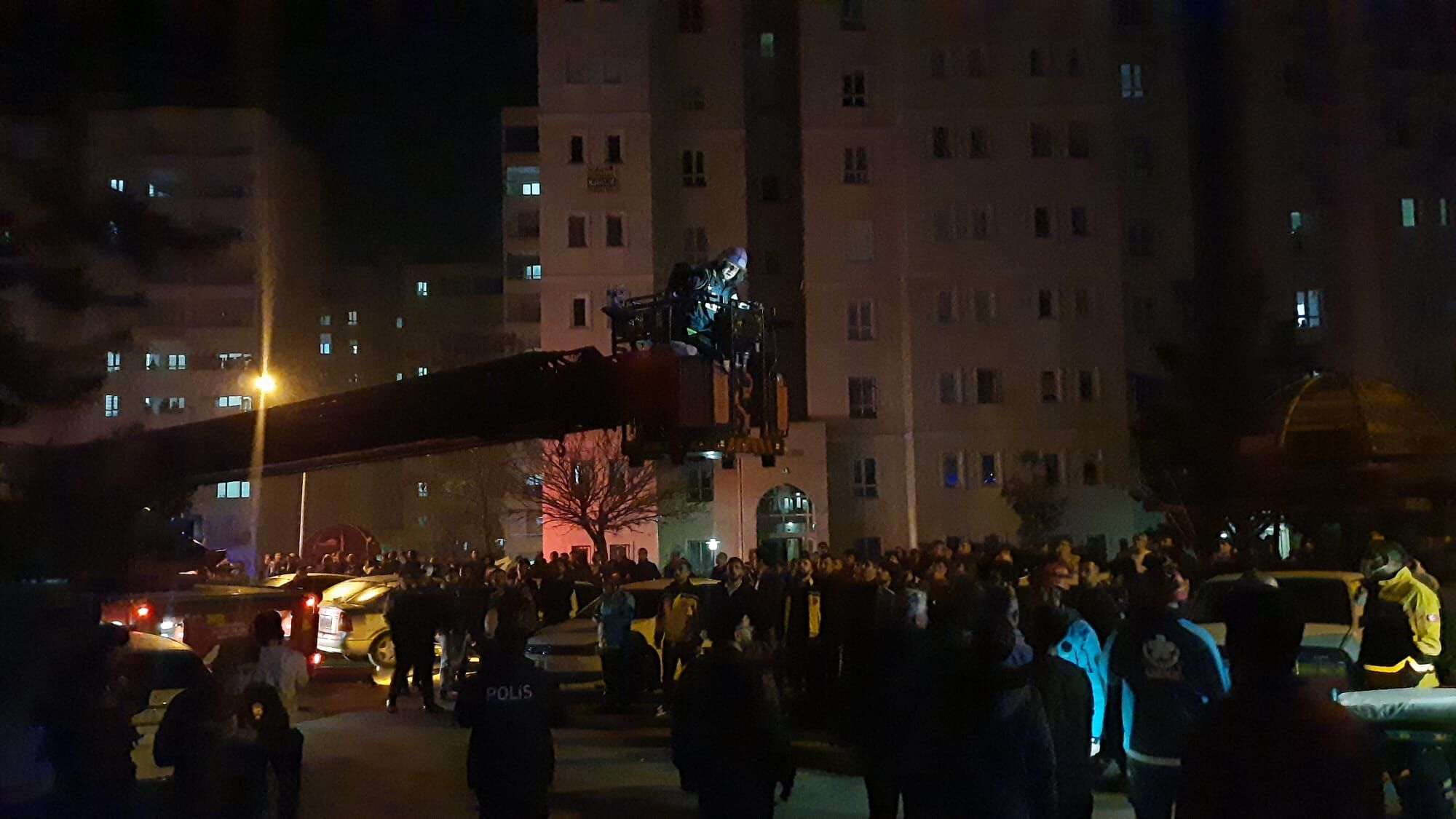 Karaköprü Toki̇ Konutlarında Elektrik Panosu Yangını (4)