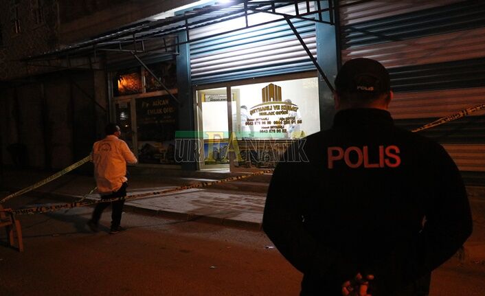 Şanlıurfa'da Emlakçı Dükkanında Çıkan Silahlı Kavgada 2 Kişi Yaralandı (5)