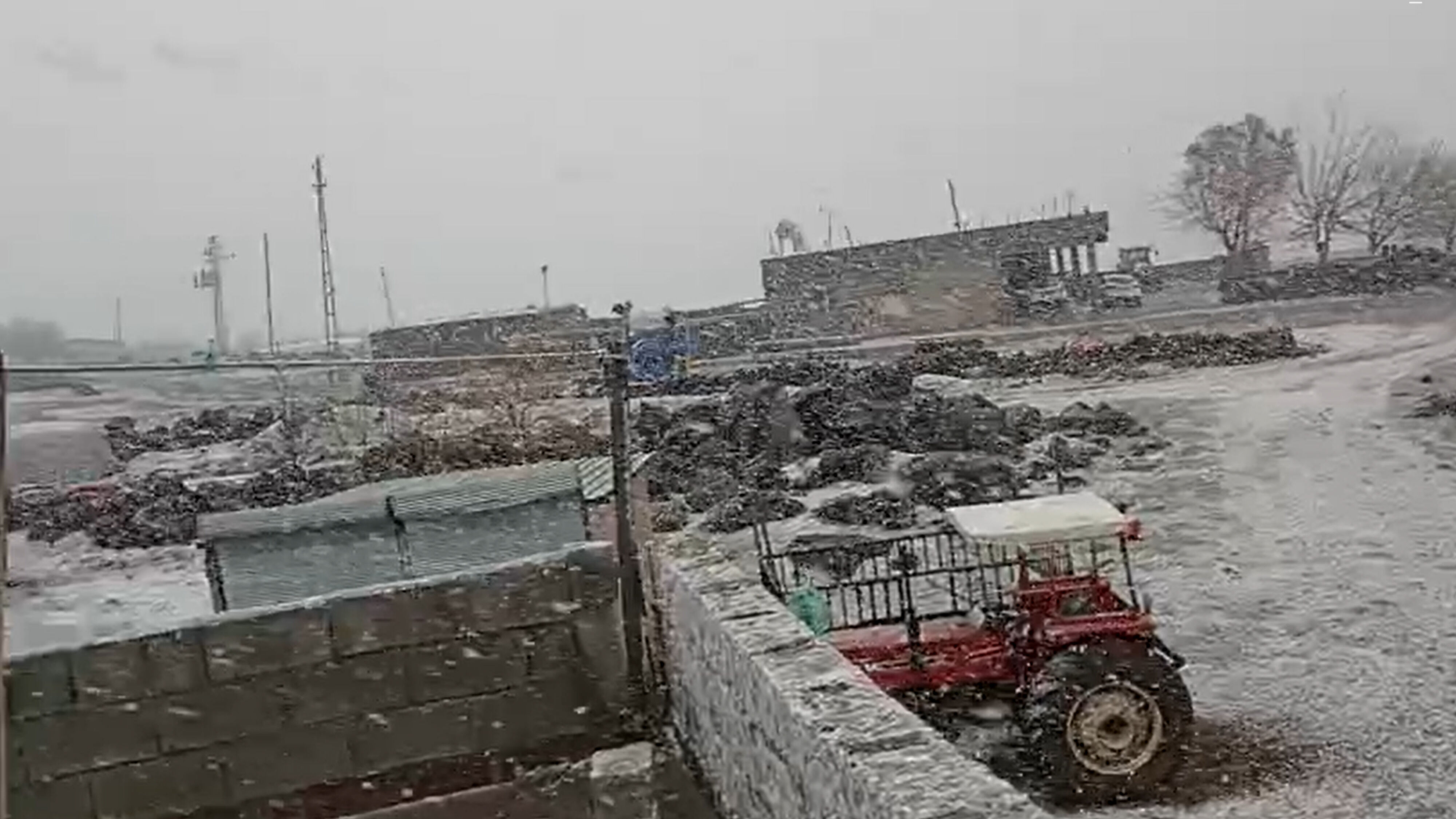 Şanlıurfa’nın O İlçesi Güne Kar Yağışı İle Uyandı-1