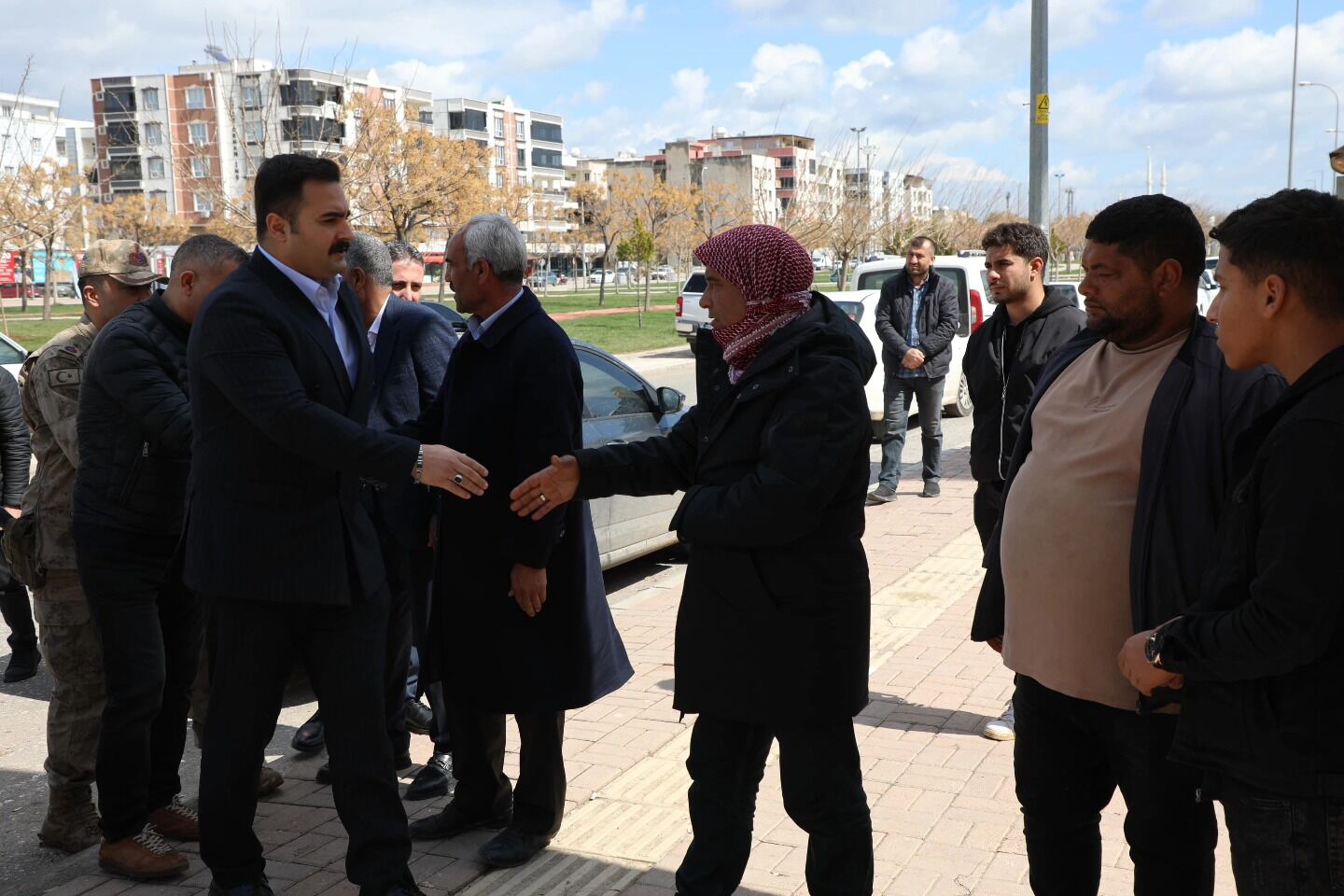 Viranşehir Kaymakamı Kemal Ülkü, Selde Ölen Eyüp Uzma’nın Ailesini Ziyaret Etti (5)