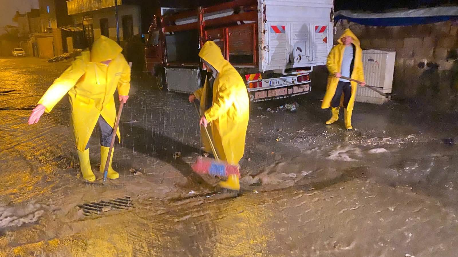 Viranşehir'de Sel Alarmı Belediye Tüm Ekipleriyle Sahada