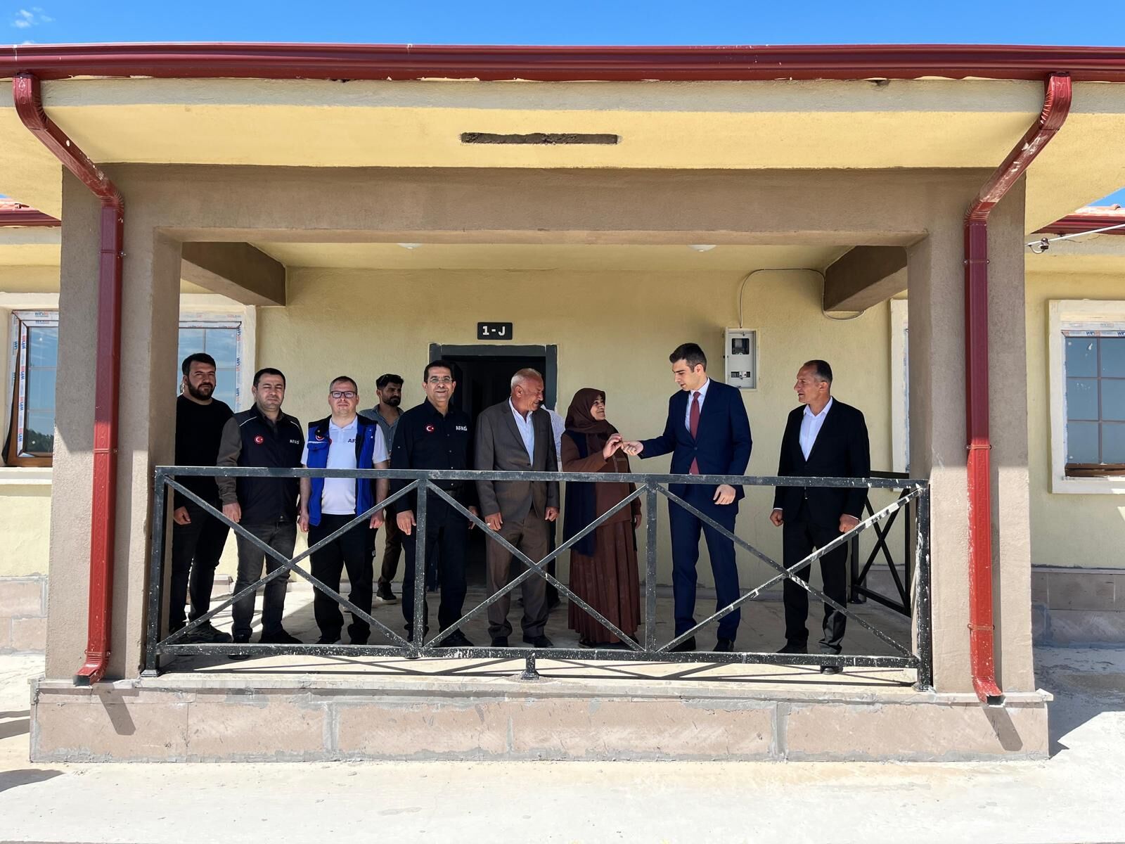 Bozova’da 70 Deprem Konutunun Anahtarları Hak Sahiplerine Teslim Edildi (3)-1