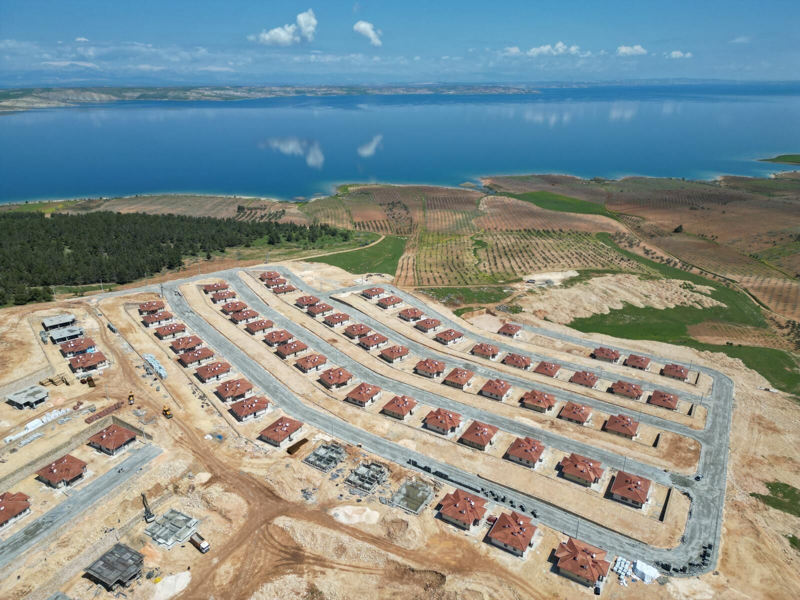 Bozova’da 70 Deprem Konutunun Anahtarları Hak Sahiplerine Teslim Edildi (4)