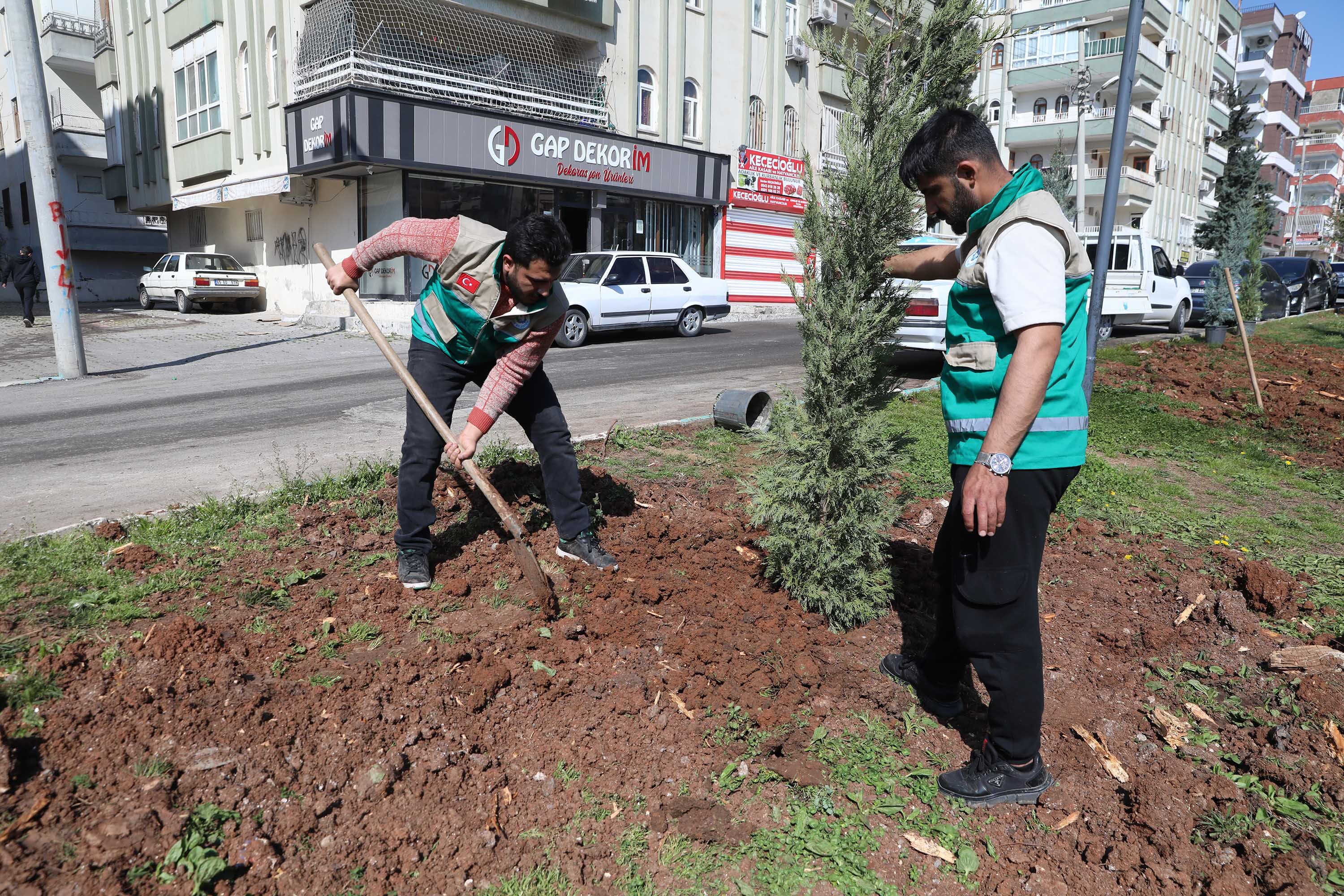 Hali̇li̇ye’de Yaz Öncesi̇ Parklarda Hummali Çalişma (1)