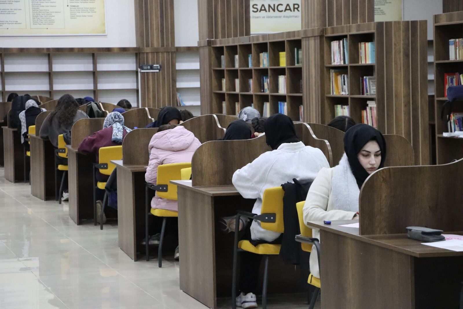 Karaköprü Beledi̇yesi̇nden Yks Adaylarina Tam Destek (5)