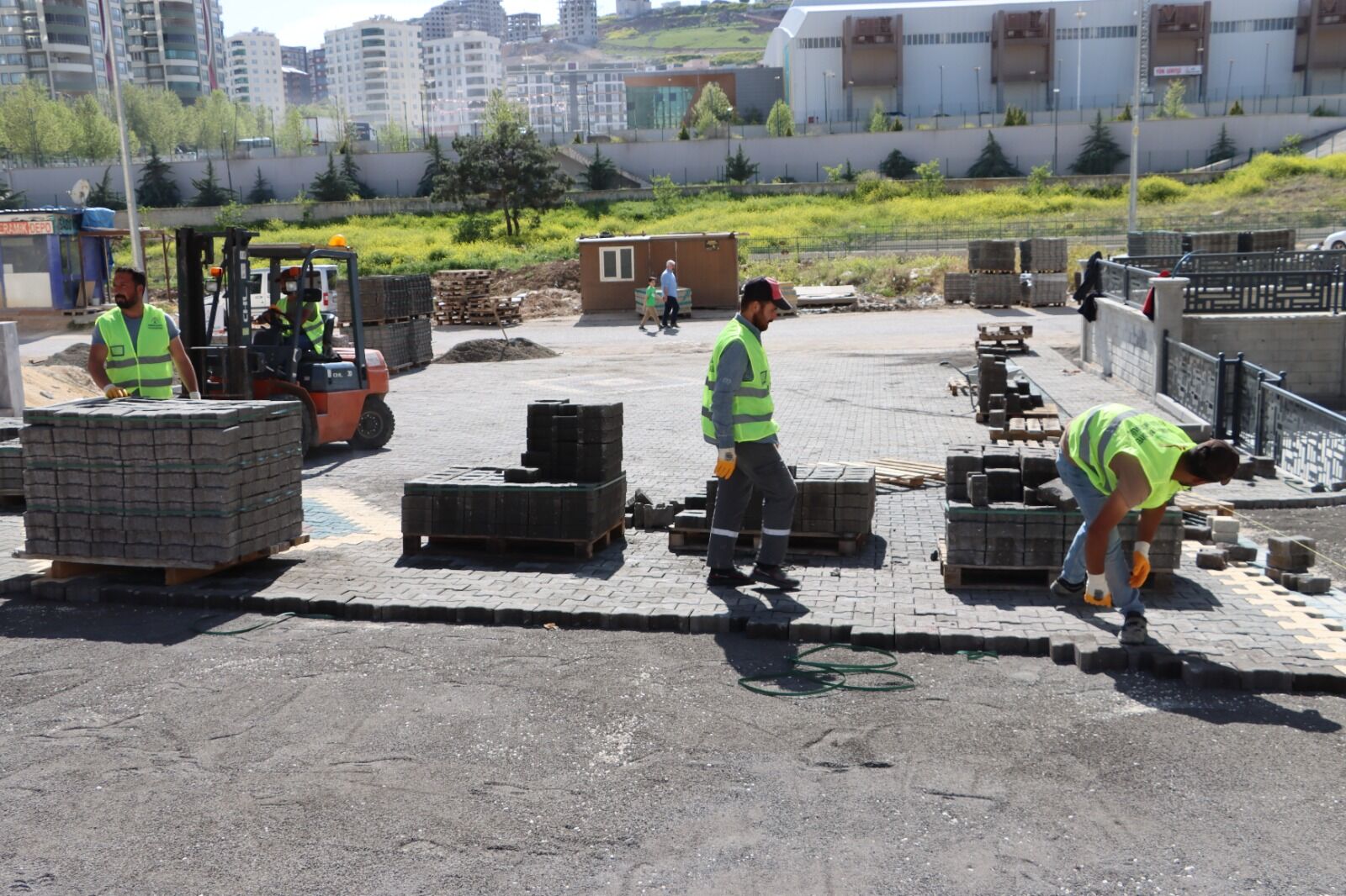 Karaköprü’de Yol Seferberli̇ği̇ 12 Eki̇p Sahada Çalişiyor (2) Kopya