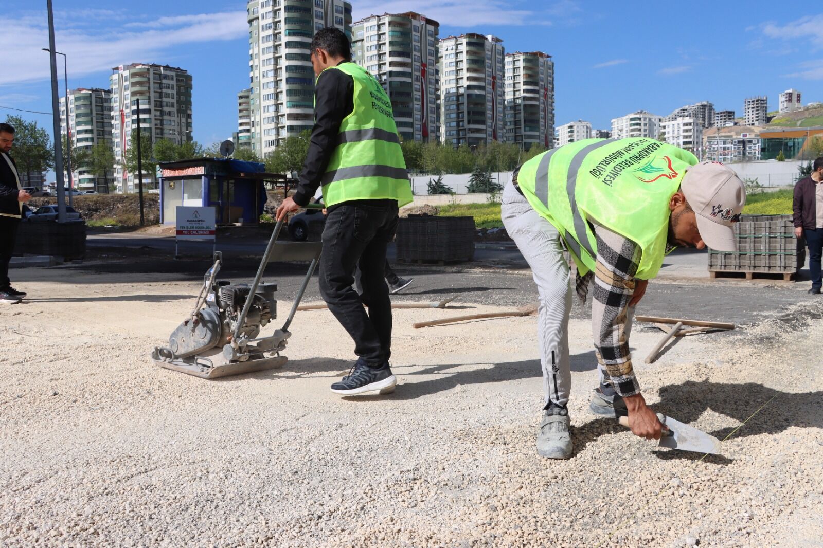 Karaköprü’de Yol Seferberli̇ği̇ 12 Eki̇p Sahada Çalişiyor (5) Kopya