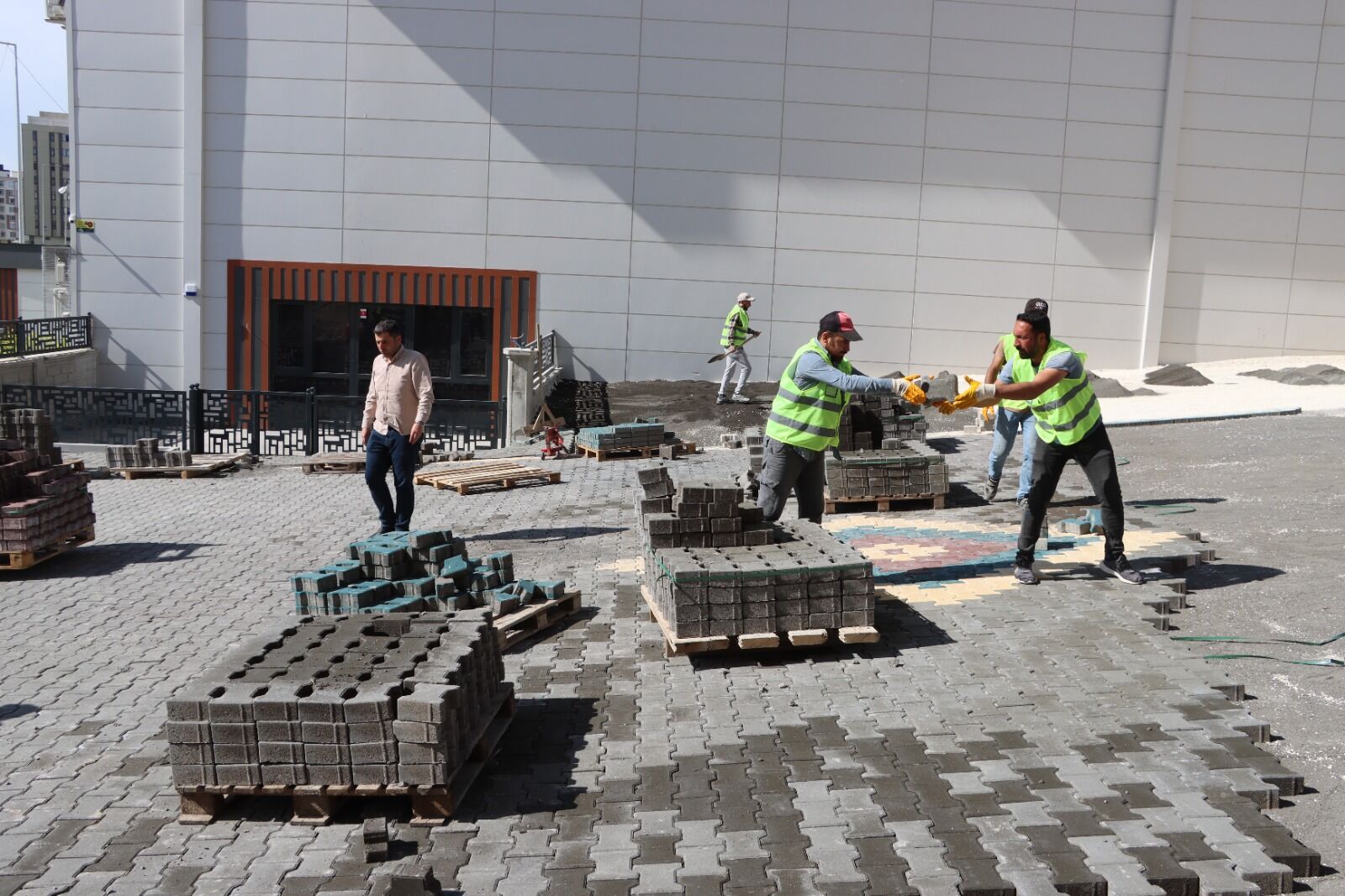 Karaköprü’de Yol Seferberli̇ği̇ 12 Eki̇p Sahada Çalişiyor (6)