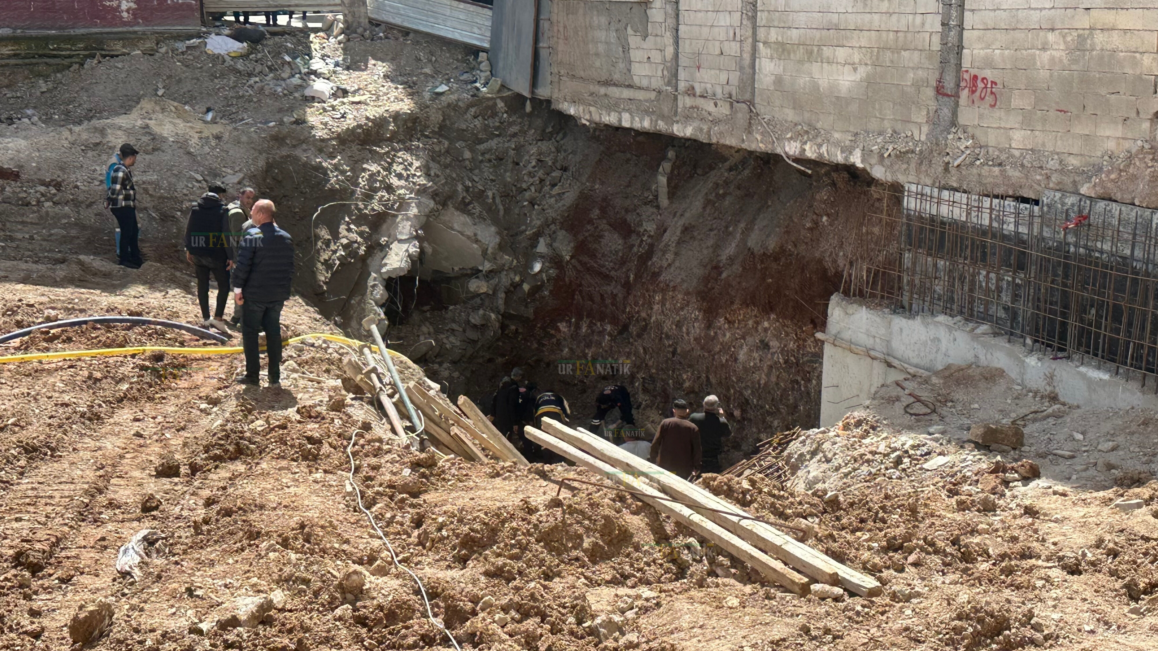 Şanlıurfa Haliliye’de İnşaattan Düşen İşçi Yaralandı (5)