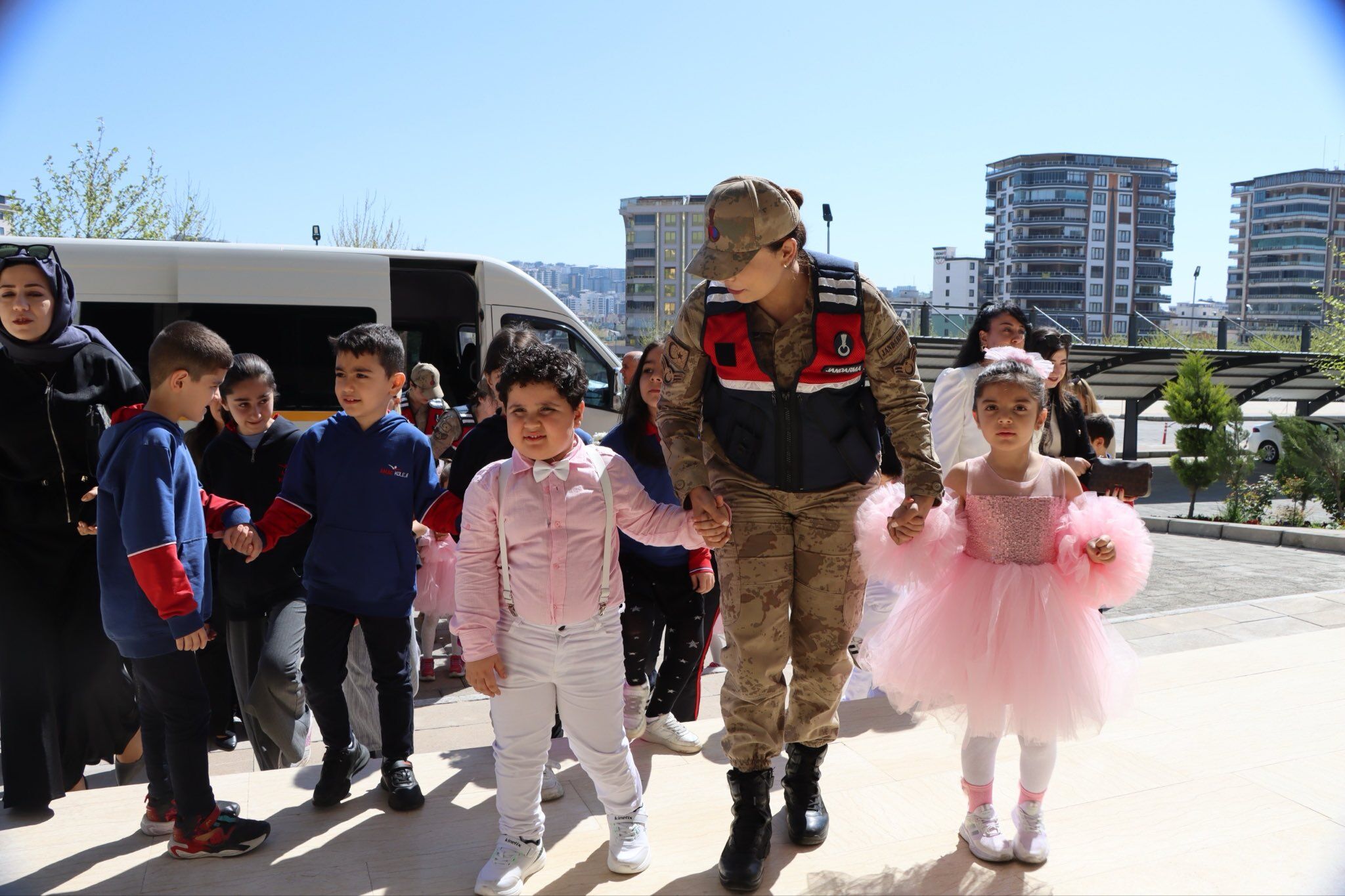 Şanlıurfa İl Jandarma Komutanlığı 23 Nisan’da Kapılarını Öğrencilere Açtı (3)