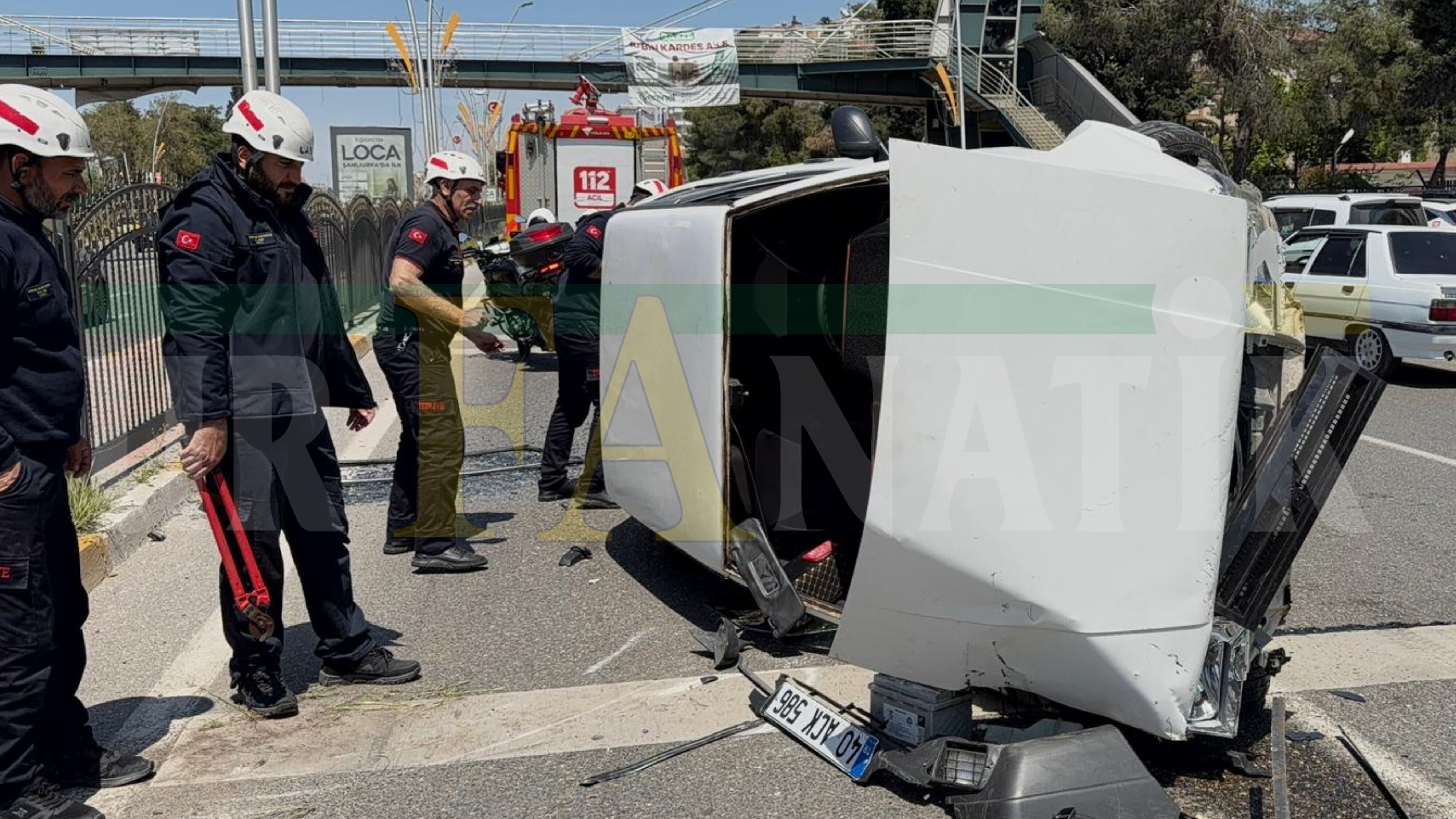 Şanlıurfa Son Dakika Haliliye’de Otomobil Karşı Şeride Uçtu! Yaralı Var (4)