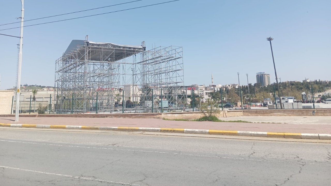 Şanlıurfa’da Dev Sahne Kuruluyor! (3)