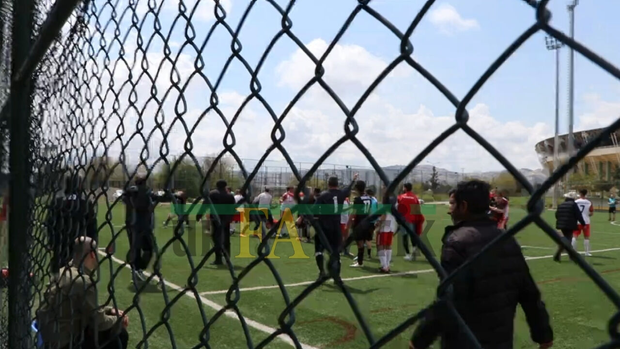 Şanlıurfa’da Futbolcular Arasında Tekmeli, Yumruklu Kavga! (2)