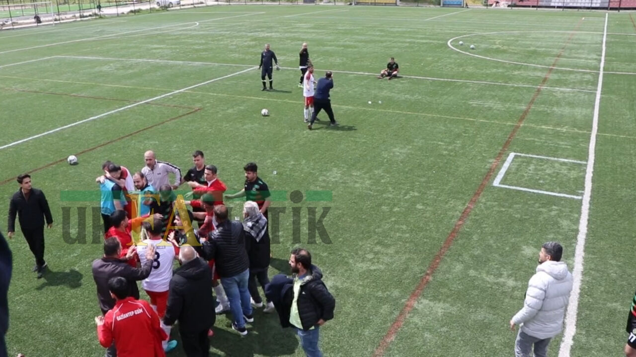 Şanlıurfa’da Futbolcular Arasında Tekmeli, Yumruklu Kavga! (3)