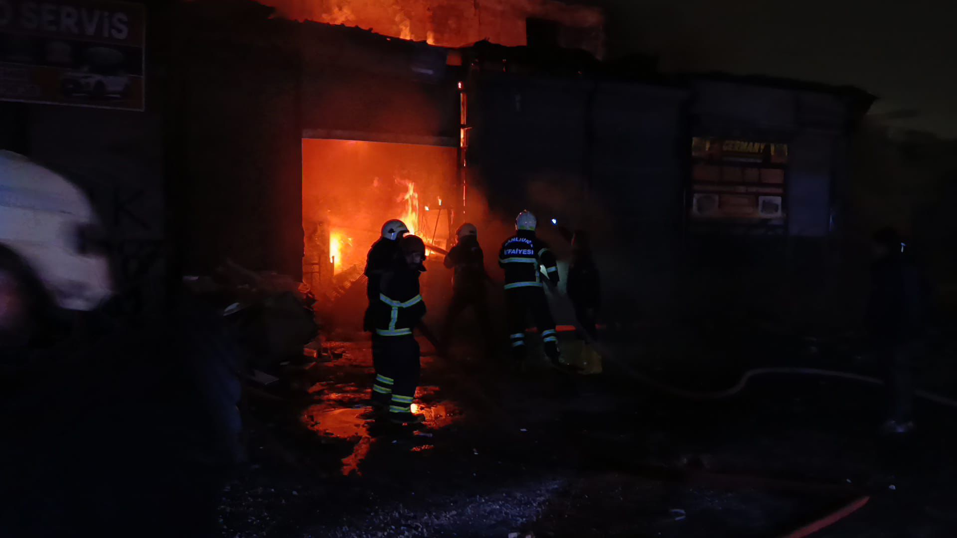 Şanlıurfa'da Hurdacıda Yangın Çıktı (2)