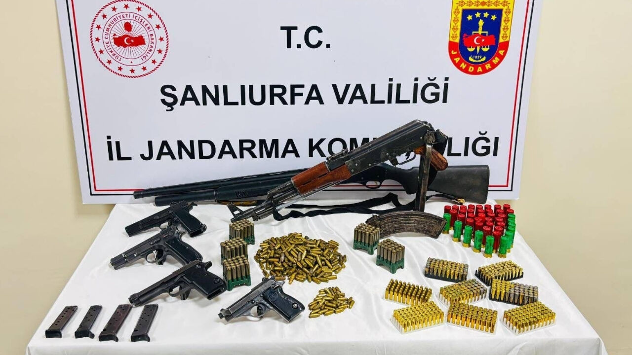 Şanlıurfa’nın Bozova Ilçesinde Bir Adreste Düzenlenen Operasyonda Resmen Cephanelik Çıktı (3)