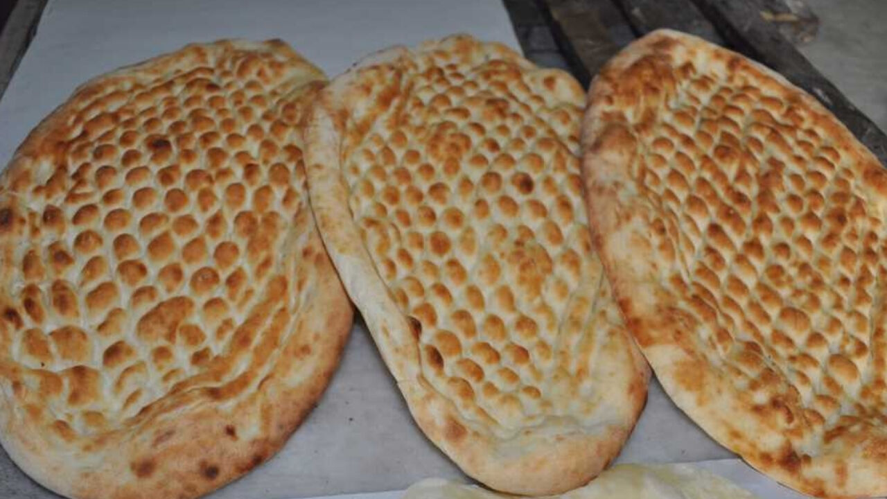 Şanlıurfa’nın Eyyübiye Ilçesinde 12 Liraya Satılan Tırnaklı Ve Lavaş Ekmek, 8 Liraya Düştü (2)