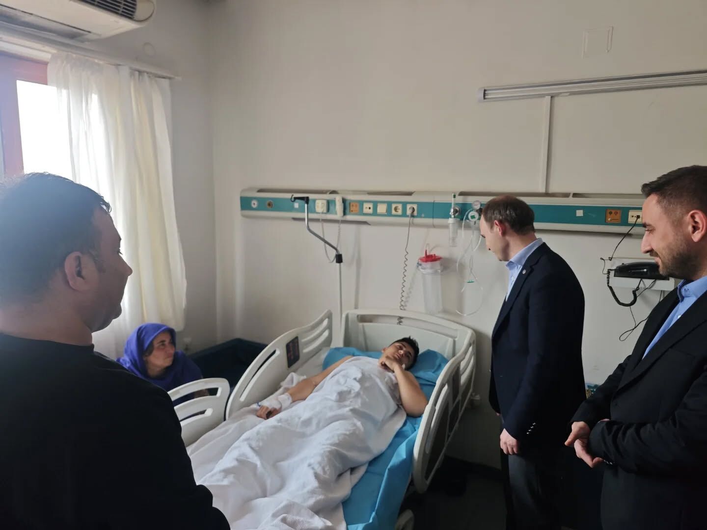 Siverek’te Silahlı Saldırı Sonrası Kaymakam Salih Sak Yaralıları Ziyaret Etti (7)