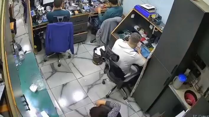 Telefon Dükkanında Patlama Anı Kamerada (1)