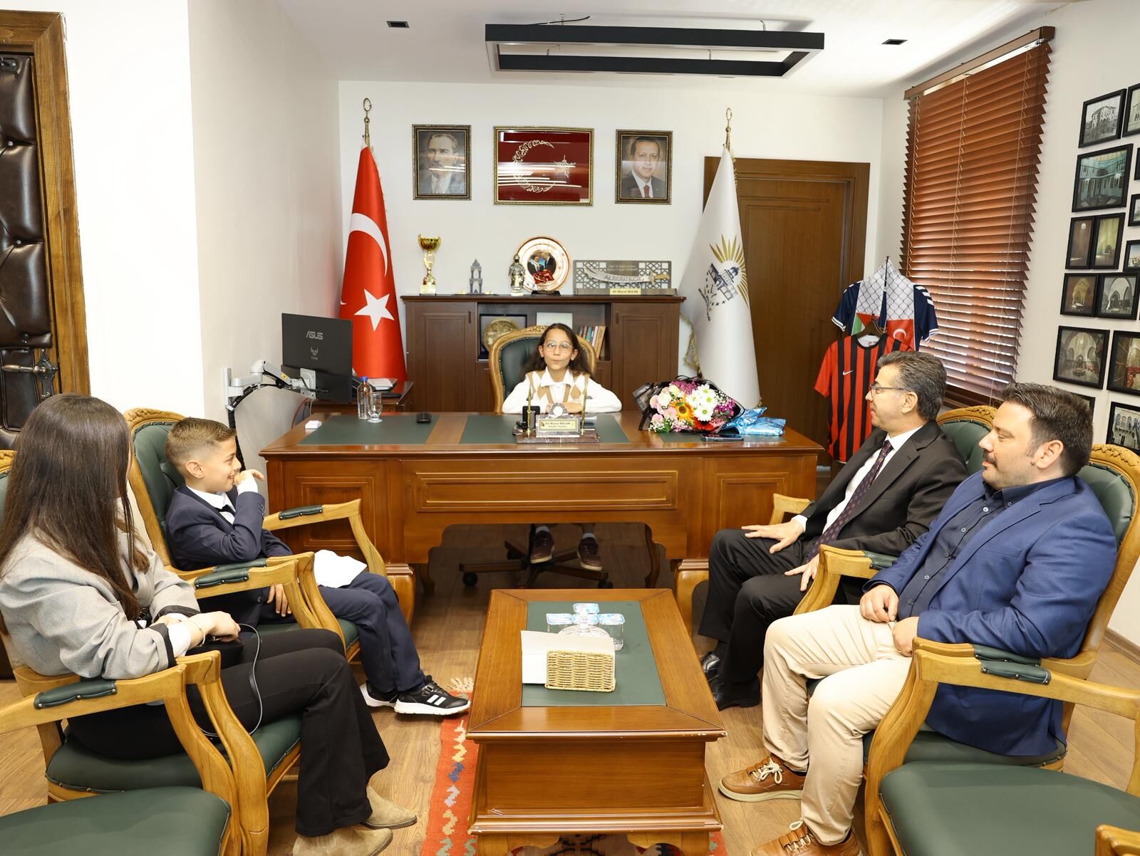 Başkan Bucak Koltuğunu Öğrencilere Devretti-1
