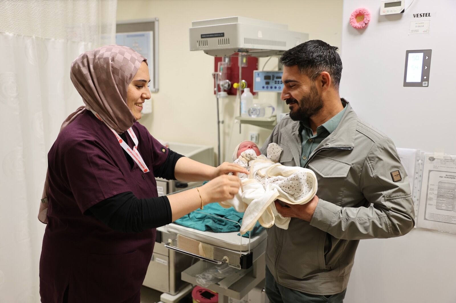 Harran Üniversitesi Hastanesi ebesi 16 yıldır hizmet veriyor-1