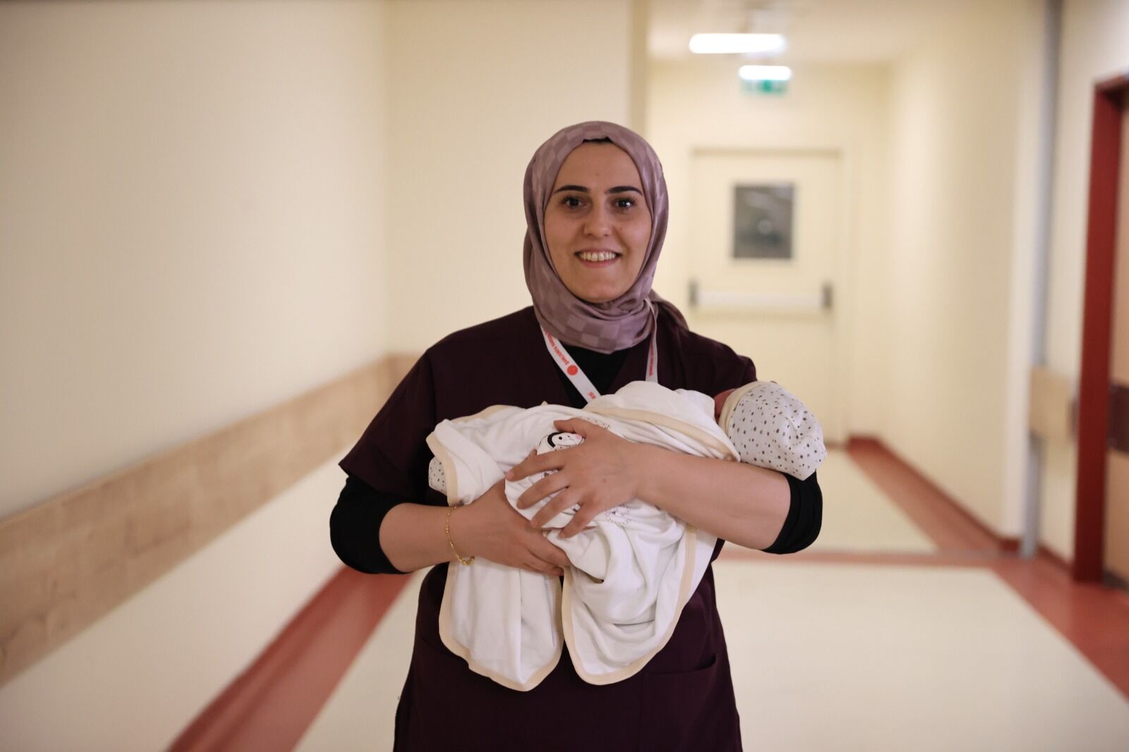 Harran Üniversitesi Hastanesi ebesi 16 yıldır hizmet veriyor