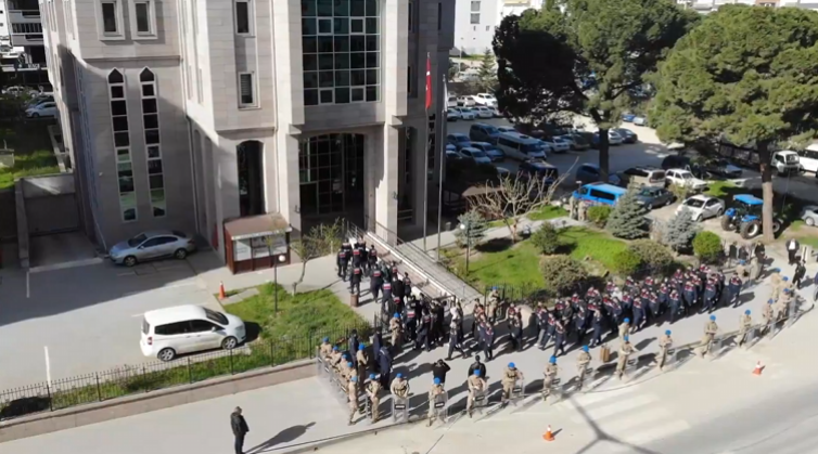 198 Şüpheli̇ Yakalandi