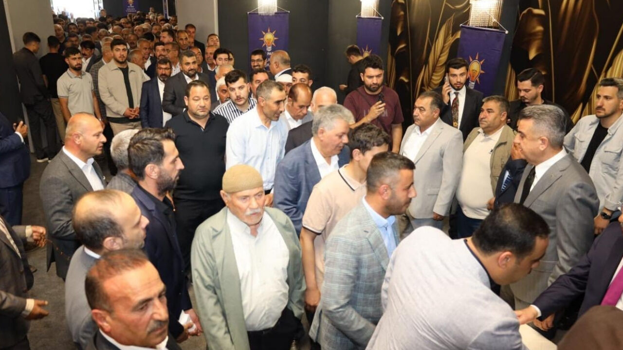 Ak Parti Şanlıurfa İl Başkanlığı’nın Bayramlaşma Programı, Yoğun Katılımla Gerçekleştirildi (4)