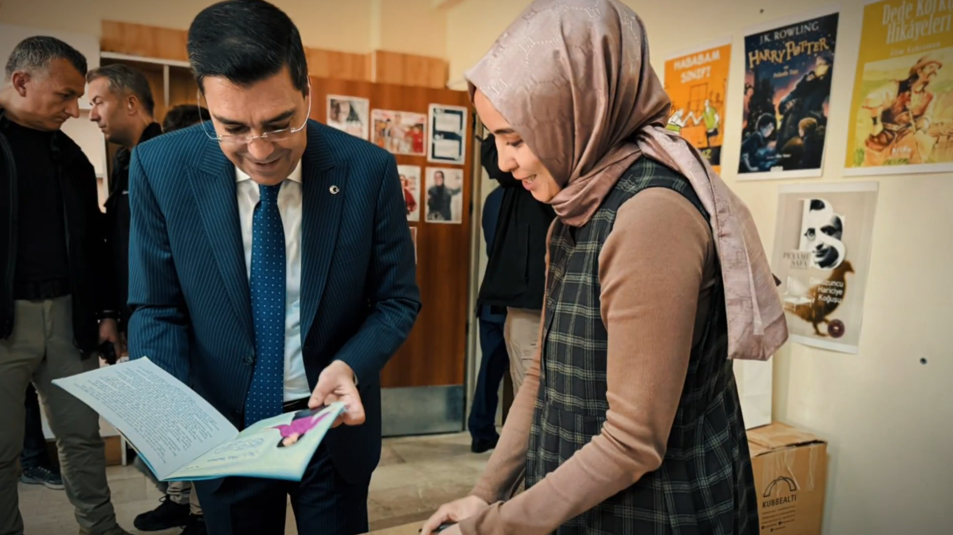 Atilla Aksoy'dan Öğrencilere Kitap Hediyesi (3)