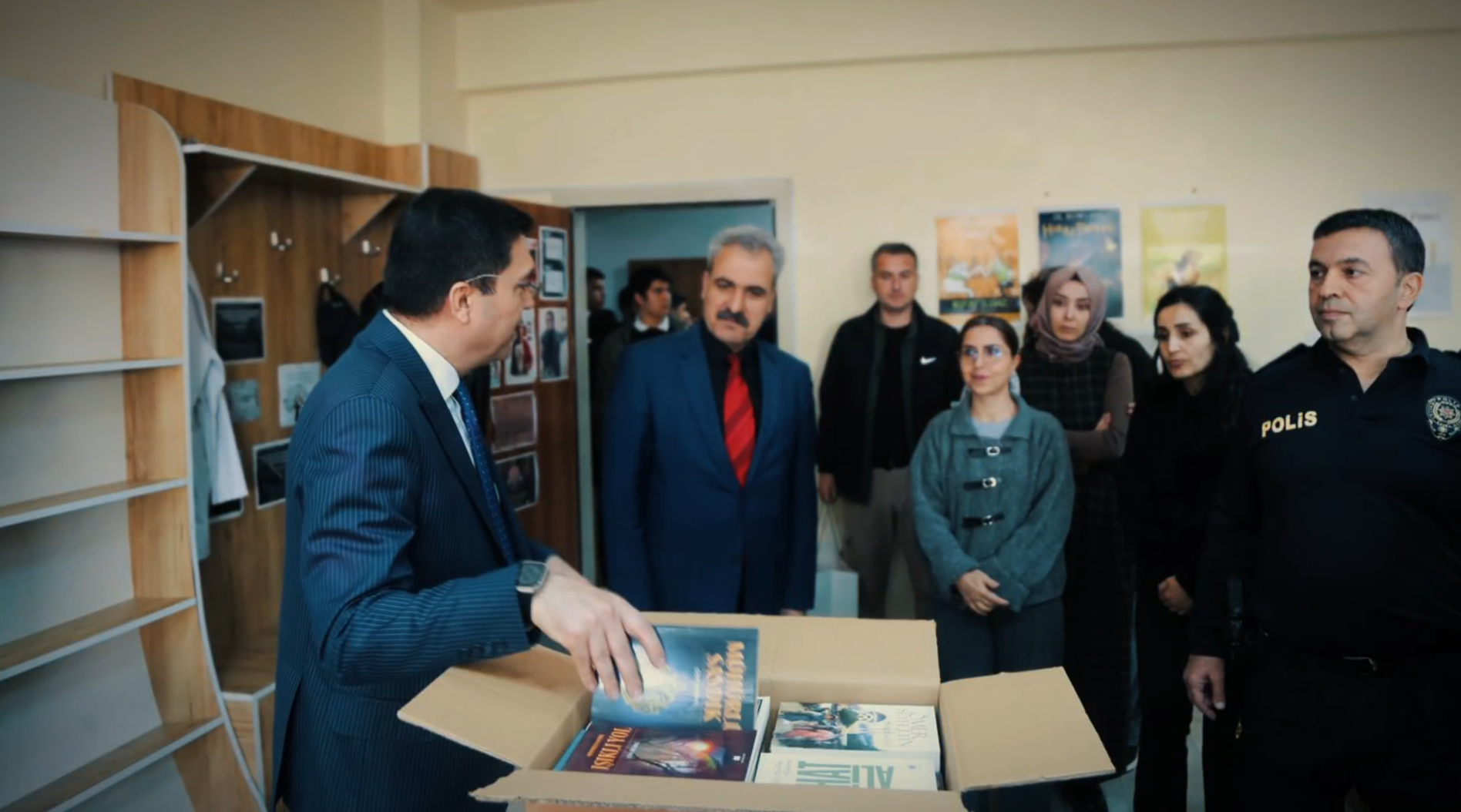 Atilla Aksoy'dan Öğrencilere Kitap Hediyesi (5)