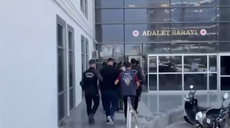 Bi̇n 21 Şüpheli̇ Yakalandi