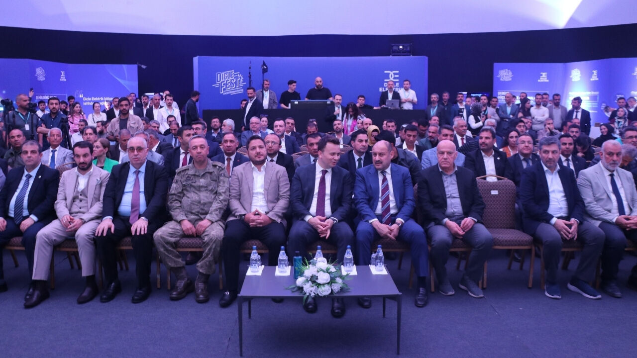 Dicle Elektrik Tarafından Düzenlenen Diclefest, Şanlıurfa Topçu Meydanı’nda Kapılarını Açtı (2)
