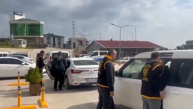 Dolandiricilik Yöntemleri̇ Tek Tek Ortaya Çikarildi