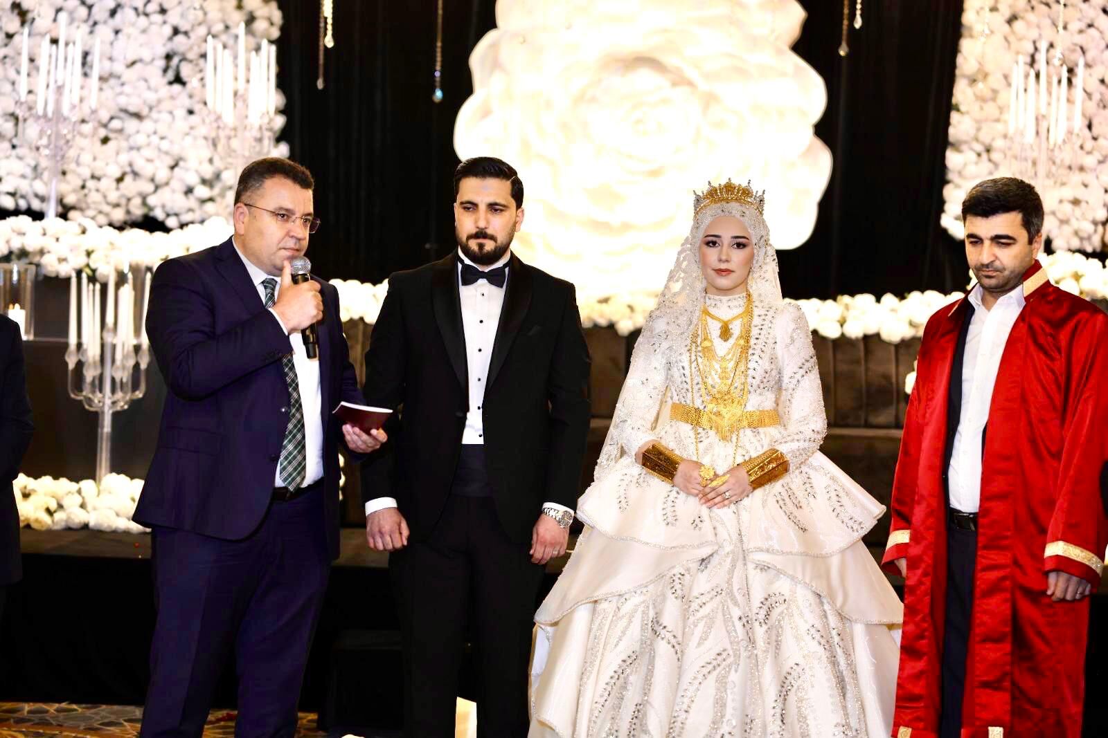 Eli̇f Ve Ömer Çi̇fti̇ne Tebri̇k Mesaji