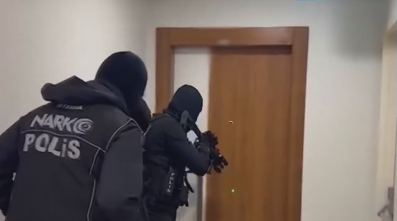 İstanbul’da Narkoti̇k Operasyonu Uluslararasi Aranan İsi̇m Kiskivrak Yakalandi