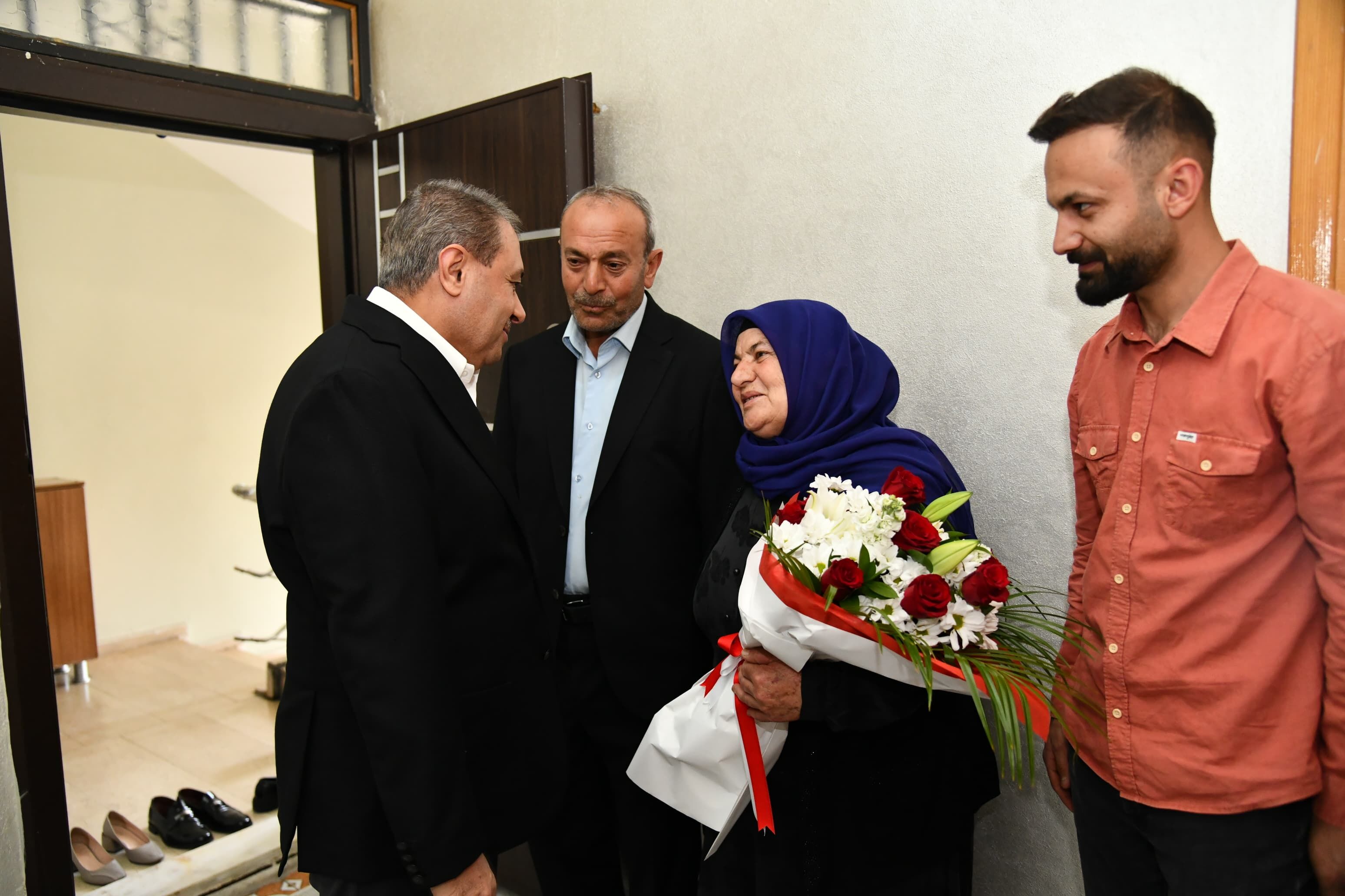Kahramanlarin Emanetleri̇ Yalniz Birakmadi