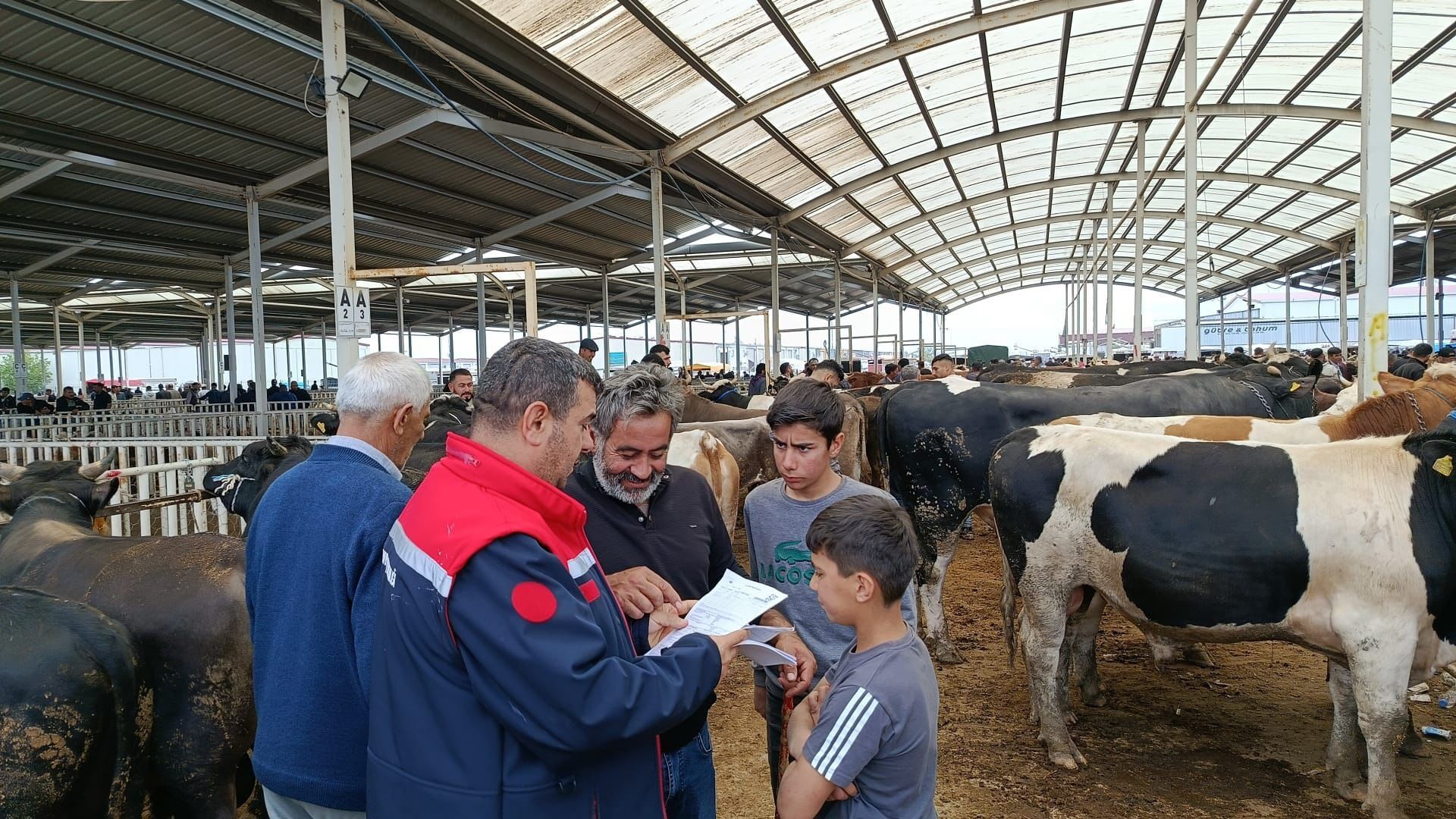 Kurban Bayrami Mesai̇si̇ Sürüyor