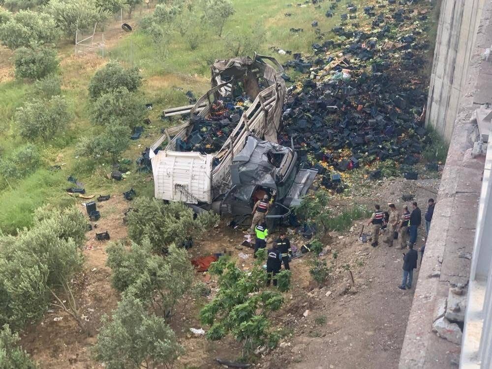 Mersin’den Şanlıurfa’ya Gelmek İçin Yola Çıkan 3 Kişi Feci Kazada Öldü (1)