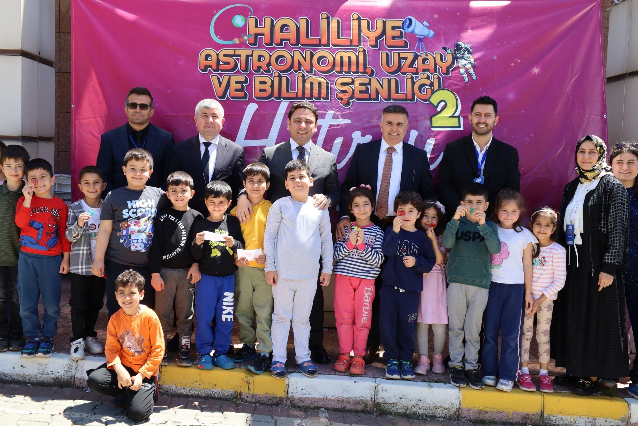 Protokol Üyeleri̇ Açilişa Katildi
