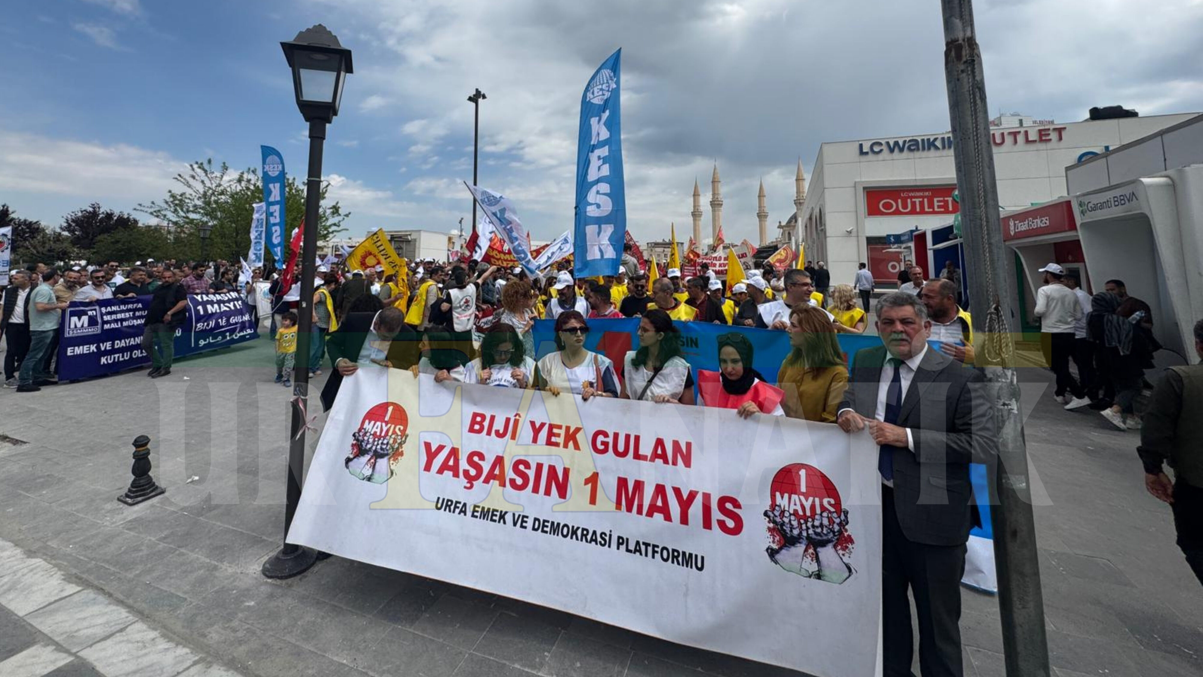 Şanlıurfa’da 1 Mayıs Coşkusu Binlerce Kişi Alanlara Akın Etti-1