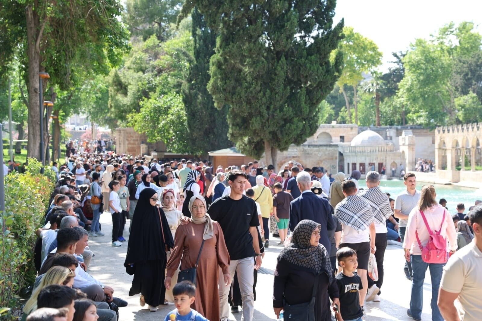 Şanlıurfa’da Bayram Yoğunluğu Esnafın Yüzünü Güldürdü (3)